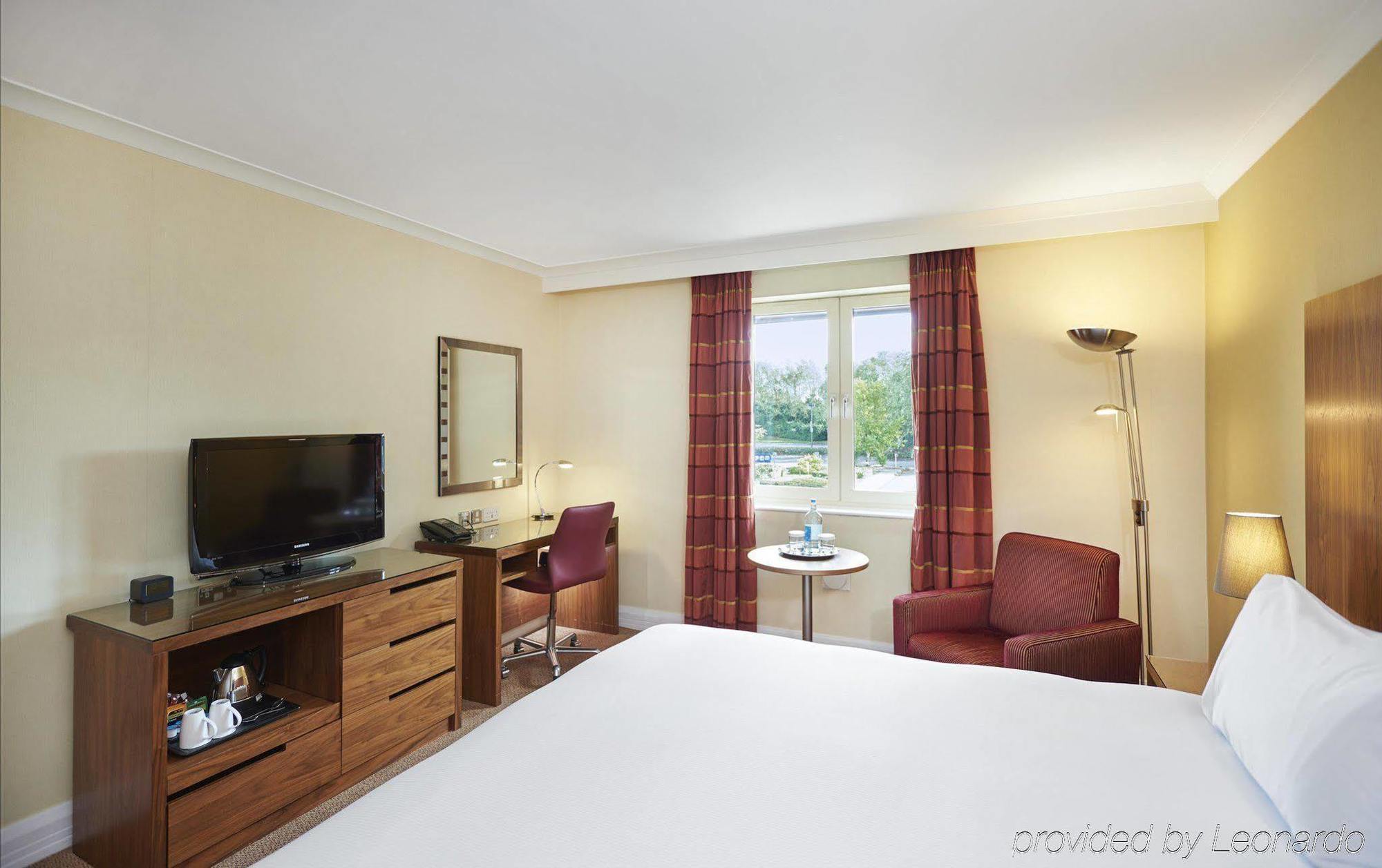 Doubletree By Hilton Bristol North Hotel Almondsbury Phòng bức ảnh